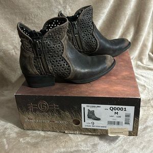 Circle G boots, good condition, sz 9. Distressed